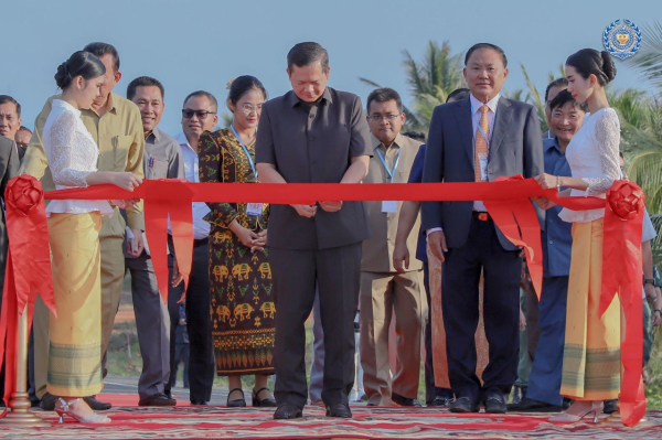 សម្តេចមហាបវរធិបតី ហ៊ុន ម៉ាណែត អញ្ជើញជាអធិបតីសម្ពោធជាផ្លូវការ ស្ពានសម្តេចតេជោ ហ៊ុន សែន កោះយ៉ និងជួបសំណេះសំណាលជាមួយ បងប្អូនកម្មករនិយោជិតប្រមាណ ១១ ០០០នាក់ ក្នុងខេត្តកោះកុង