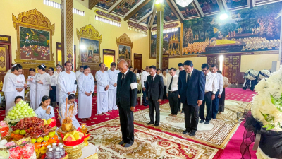 តំណាងក្រសួងការងារ ចូលរួមគោរពវិញ្ញាណក្ខន្ធអគ្គមហាឧបាសិកាពុទ្ធសាសនូបត្ថម្ភក៍ ឌី សានឿន