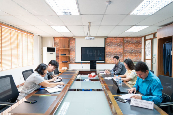 ឯកឧត្តម ជួន វុឌ្ឍី អនុរដ្ឋលេខាធិកា តំណាងដ៏ខ្ពង់ខ្ពស់ ឯកឧត្តមរដ្ឋមន្ត្រី បានអញ្ជើញចុះសំណេះសំណាលជាមួយតំណាងនាយកសហគ្រាស គ្រឹះស្ថាន សហជីព តំណាងកម្មករនិយោជិត