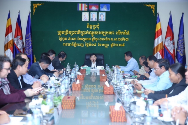 ការចរចាប្រាក់ឈ្នួល៖ តួលេខកាន់តែខិតជិតចូលគ្នា តំណាងកម្មករនិយោជិតស្នើ ១៩៥ដុល្លារ និយោជកសុំ១៨៦ដុល្លារ ខណៈរាជរដ្ឋាភិបាល១៨៧ដុល្លារ