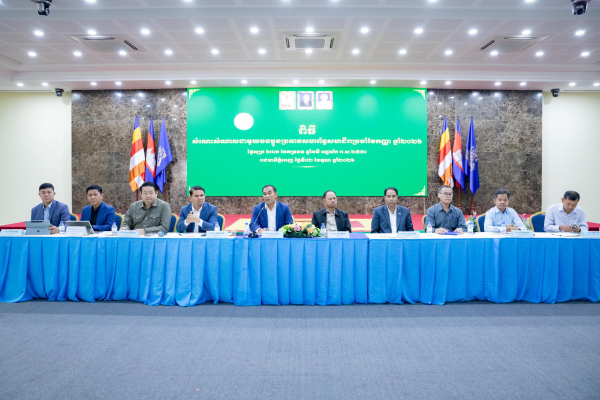 ក្រសួងការងារ ជំរុញថ្នាក់ដឹកនាំសហព័ន្ធសហជីព ពង្រឹងតួនាទី និងកិច្ចសហការដោះស្រាយបញ្ហាប្រឈមនៅតាមសហគ្រាស រោងចក្រ ដើម្បីលើកកម្ពស់សុខដុមនីយកម្ម និងស្ថិរភាពការងារឱ្យកាន់តែល្អប្រសើរ