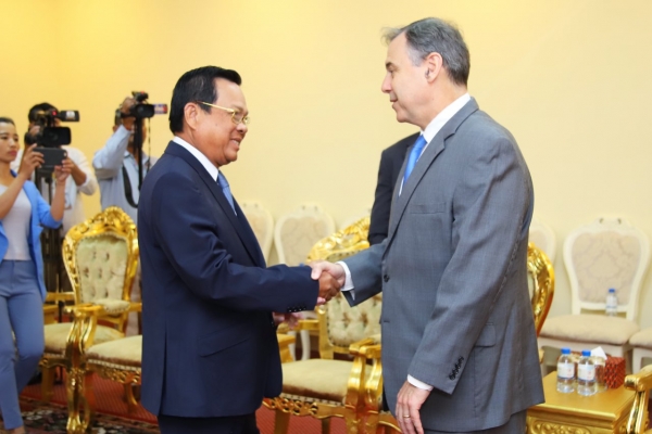 ឯកឧត្តមរដ្ឋមន្ត្រី អនុញ្ញាតឱ្យឯកឧត្តម William A. Heidt ឯកអគ្គរដ្ឋទូតសហរដ្ឋអាមេរិកប្រចាំកម្ពុជា ដែលផុតអាណត្តិ ដើម្បីសម្តែងការគួរសម ជម្រាបលាមុនចេញដំណើរ