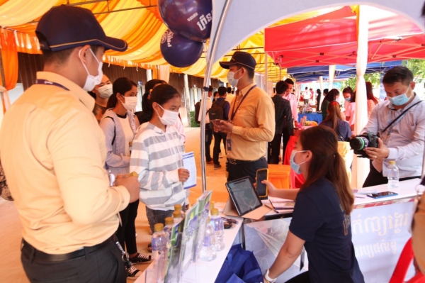 ក្រសួងការងារ និងបណ្ដាបណ្ដាលវិជ្ជាជីវៈ សហការជាមួយក្រុមហ៊ុនធំៗ នាំយកឱកាសការងារជាង ៣ពាន់កន្លែងដល់អ្នកកំពង់ធំនៅថ្ងៃនេះ