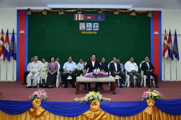 ឯកឧត្តមបណ្ឌិត អ៊ិត សំហេង អញ្ជើញសំណេះសំណាលជាមួយថ្នាក់ដឹកនាំ មន្រ្តីរាជការនៃក្រសួងការងារ និងបណ្តុះបណ្តាលវិជ្ជាជីវៈ