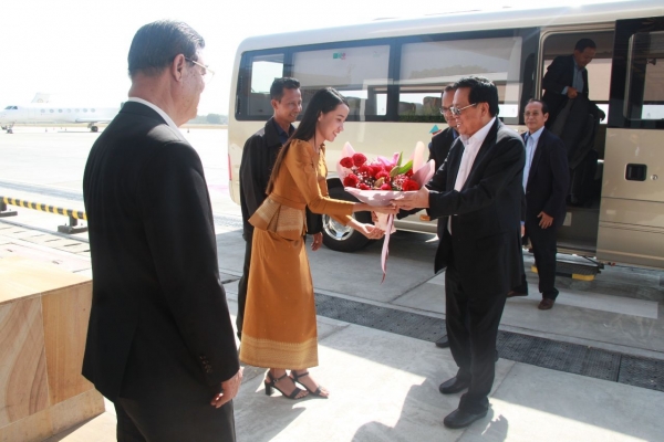 ឯកឧត្តមបណ្ឌិត អុិត សំហេង ត្រឡប់មកដល់មាតុប្រទេសវិញ បន្ទាប់ពីចូលរួមក្នុងកិច្ចប្រជុំជាន់ខ្ពស់ ស្តីពី កិច្ចសន្ទនាសង្គមសម្រាប់ការងារនាពេលអនាគតកាន់តែប្រសើរ