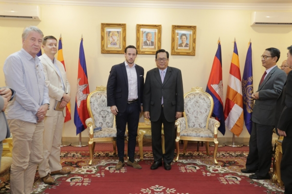 ឯកឧត្តមបណ្ឌិតរដ្ឋមន្ត្រី ទទួលជួបពិភាក្សាការងារជាមួយលោក Bradford Van Voorhees អ្នកគ្រប់គ្រងជាន់ខ្ពស់ ទទួលបន្ទុកផ្នែកប្រភពទំនិញជាសកល នៃសាជីវកម្មវីអែស (VF Corporation)